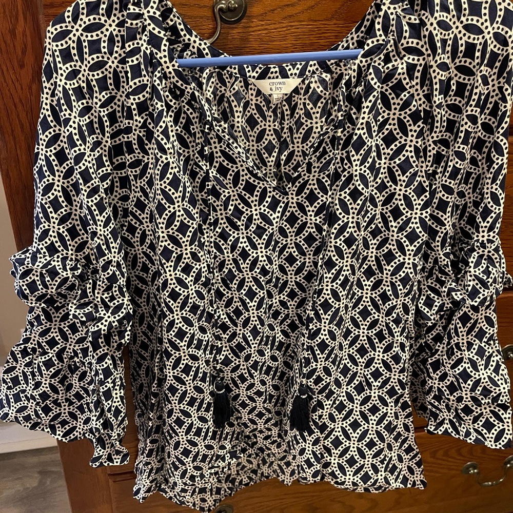 Crown & Ivy Navy and White Chain Print Blouse
